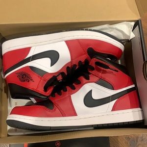 Jordan 1s mid